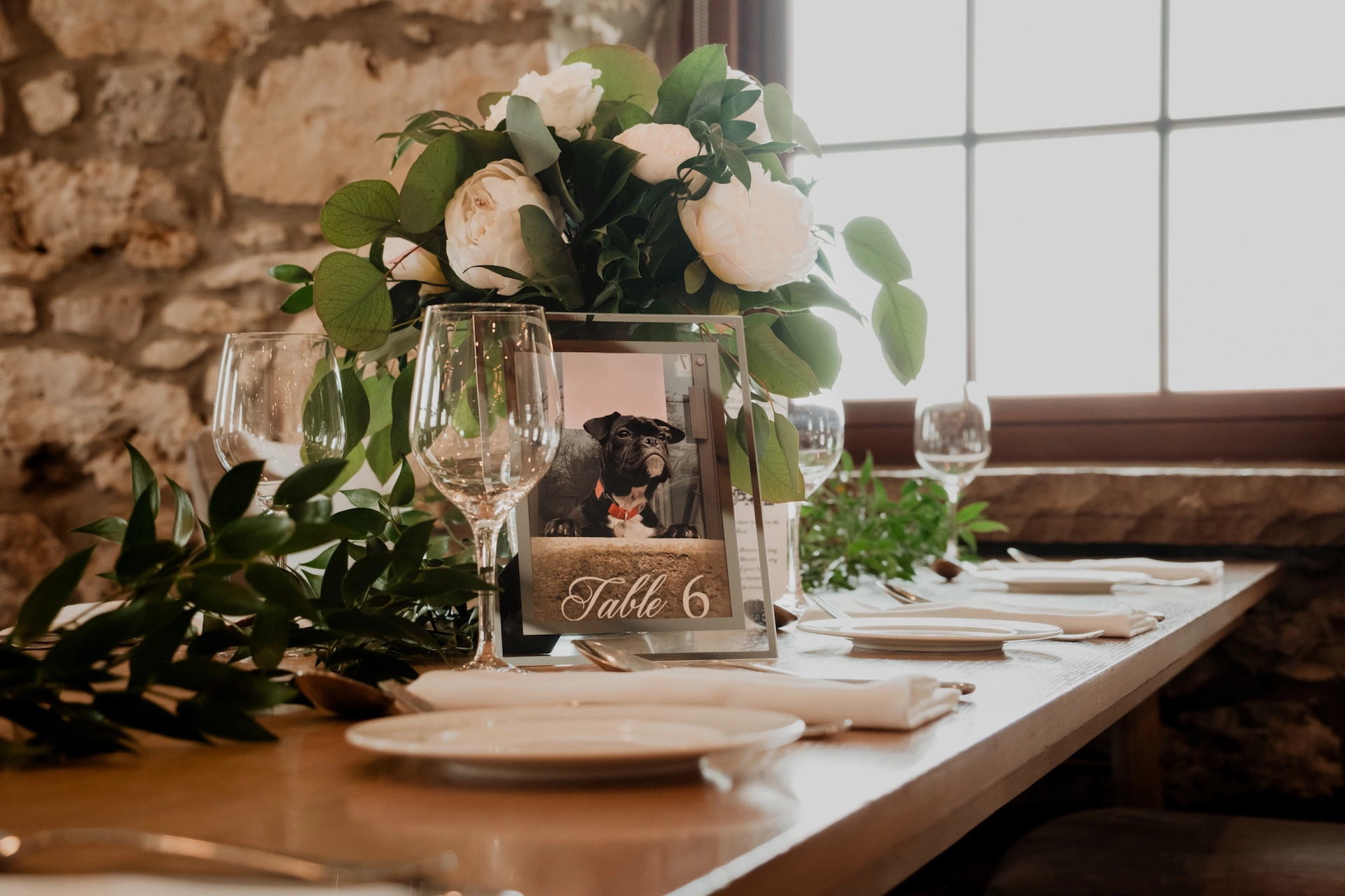 Unique wedding table decor showcasing a table number featuring a beloved dog’s photo, perfect for dog-loving couples.