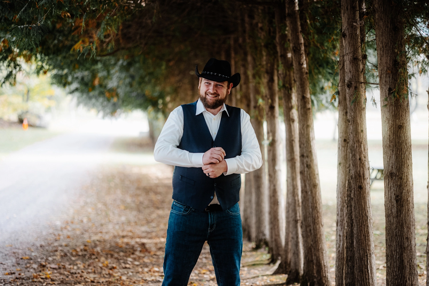 groom-portrait-in-the-forest