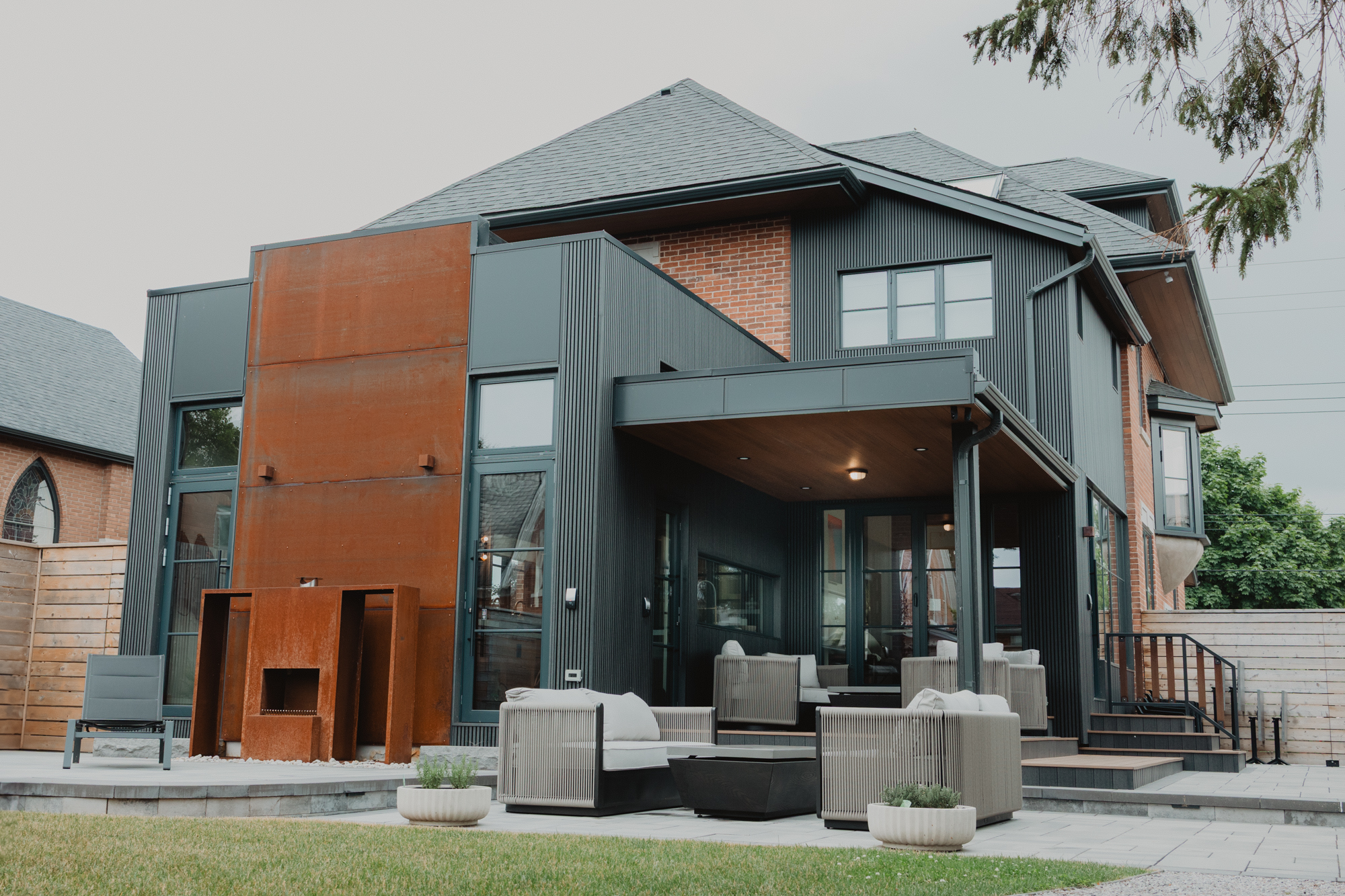 Luxury wedding venue in Port Dover Ontario – The Dover George & Chapman Hall