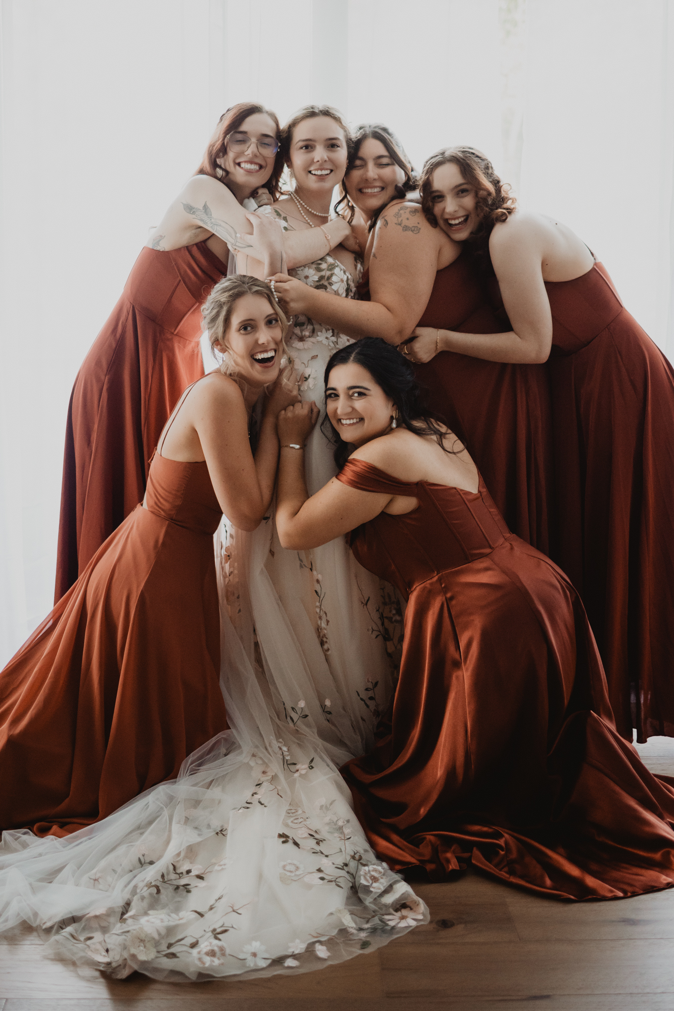 Getting-Ready-bridsmaids